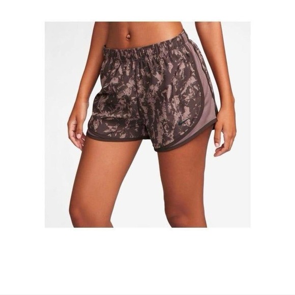 NEW Nike Women's Tempo Dry Core 3'' Running Shorts
Color: smoky mauve XS  $38 - Picture 1 of 8